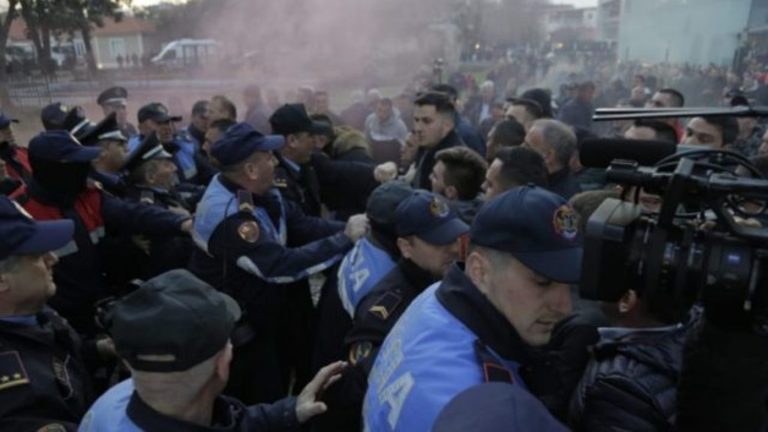 Opozita në Shqipëri proteston përsëri