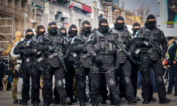 Certifikohen 82 zyrtarë policorë për tu bërë pjesë e Njësisë Speciale (video)